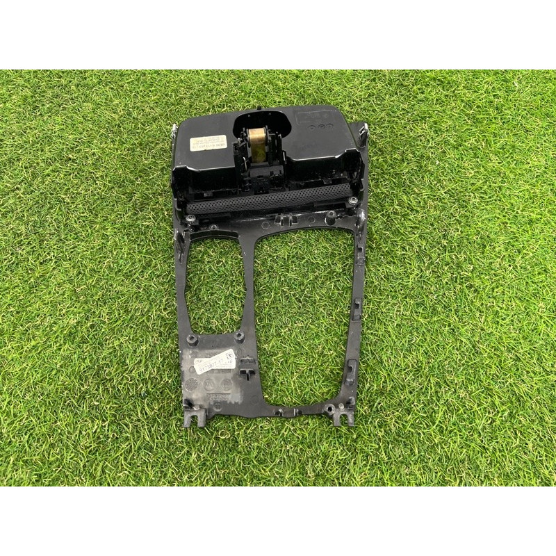 Декоративная накладка центральной консоли (салон) BMW 7-series F02 2011 4.4 N63 51169179845