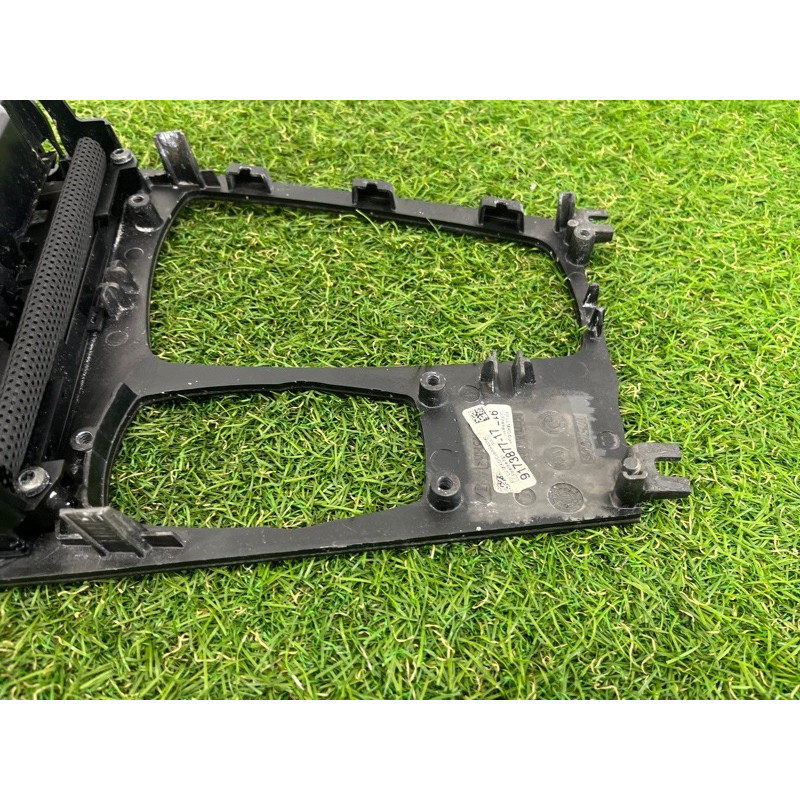 Декоративная накладка центральной консоли (салон) BMW 7-series F02 2011 4.4 N63 51169179845