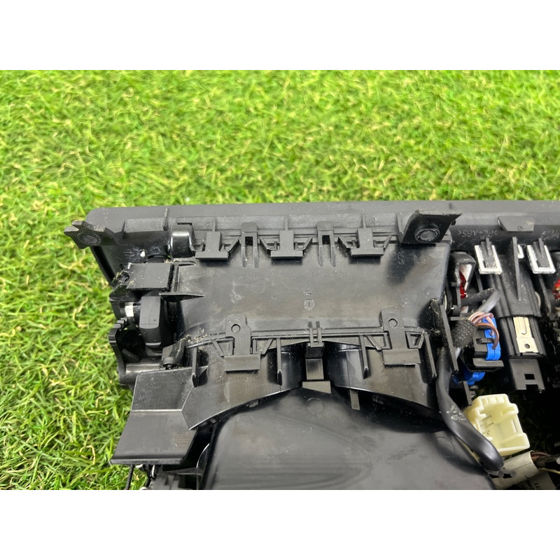 Центральный дефлектор салона (салон) BMW 7-series F02 2011 4.4 N63 64229115859