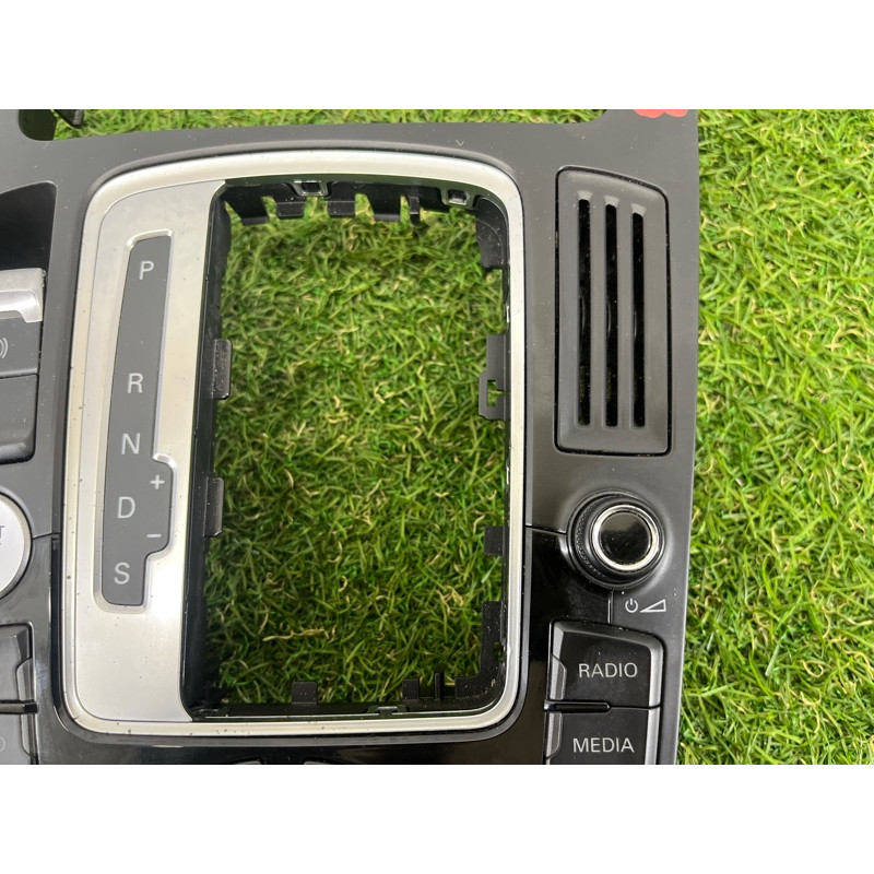 Накладка центральной консоли (салон) AUDI A4 B8 2012 2.0 CAEB 8T0919609GWFX