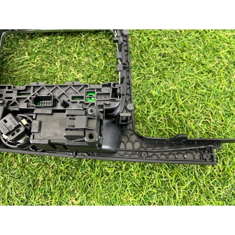 Накладка центральной консоли (салон) AUDI A4 B8 2012 2.0 CAEB 8T0919609GWFX