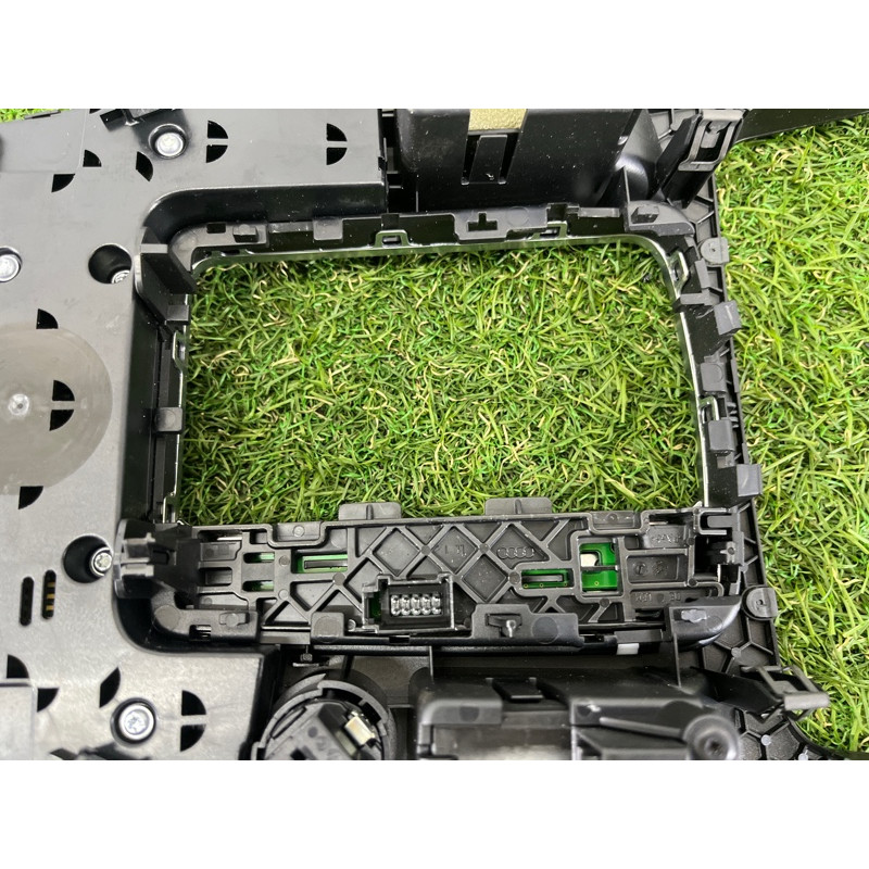 Накладка центральной консоли (салон) AUDI A4 B8 2012 2.0 CAEB 8T0919609GWFX