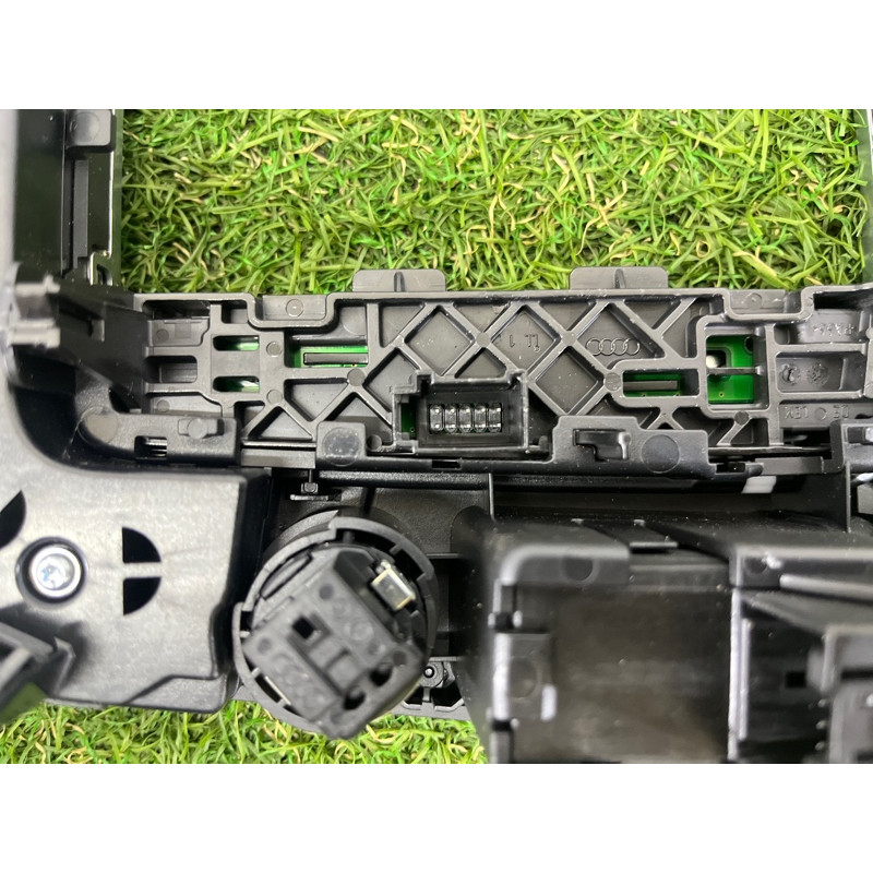 Накладка центральной консоли (салон) AUDI A4 B8 2012 2.0 CAEB 8T0919609GWFX