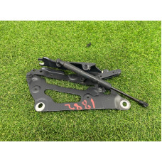 Петля капота