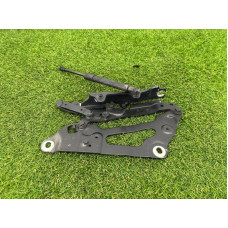 Петля капота