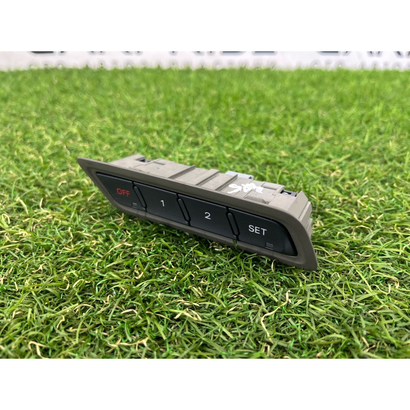 Кнопка памяти сидения (электрика / кнопки) AUDI Q5 8R 2012 3.2 CALB 8R0959769V10