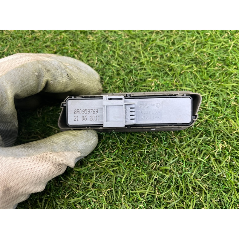 Кнопка памяти сидения (электрика / кнопки) AUDI Q5 8R 2012 3.2 CALB 8R0959769V10