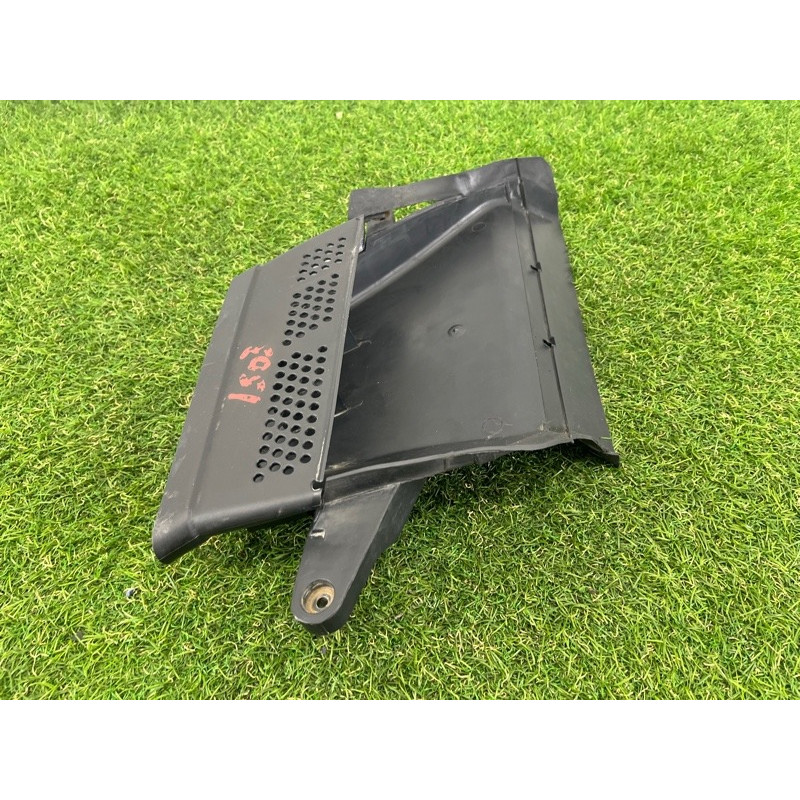 Воздухозаборник (впускная система) AUDI A4 B8 2012 2.0 CAEB 8K0129617