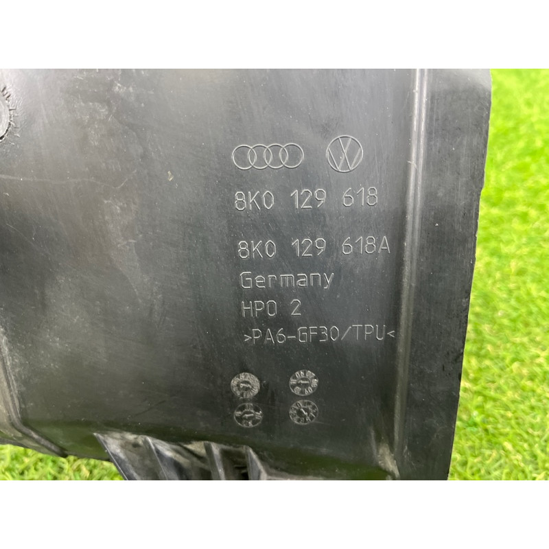 Воздухозаборник (впускная система) AUDI A4 B8 2012 2.0 CAEB 8K0129617