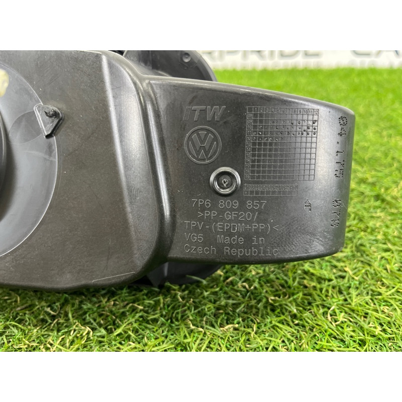 Кришка паливного бака (кузов і елементи) Volkswagen Touareg NF 2013 3.6 7P6809857A