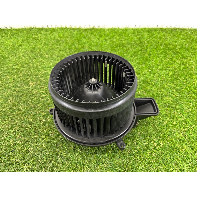 Мотор печки (отопление и кондиционирование) Jeep Grand Cherokee WK2 2017 68224166AB