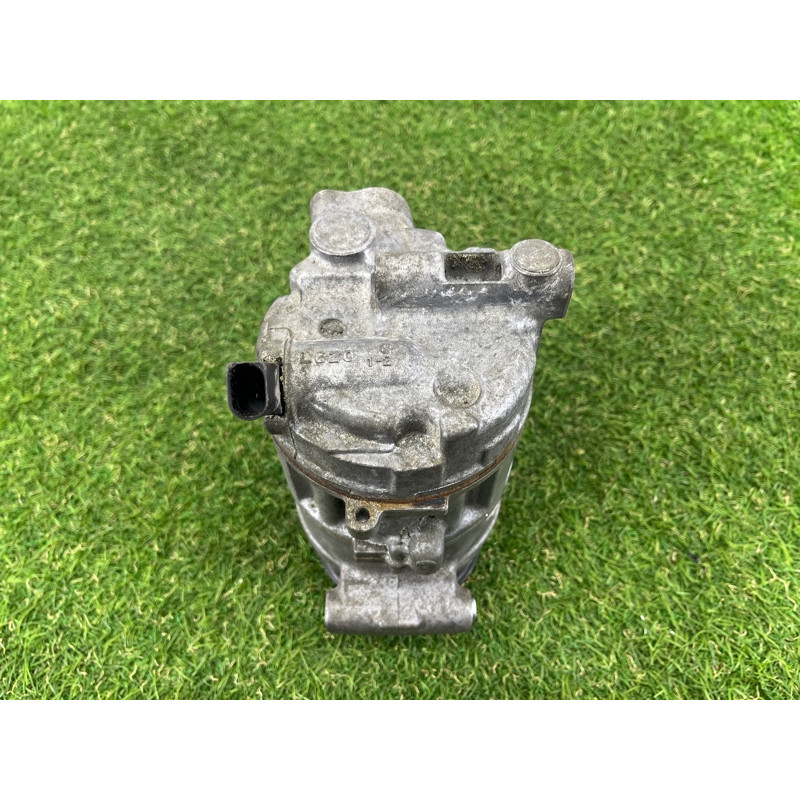 Компрессор кондиционера (отопление и кондиционирование) AUDI A4 B8 2012 2.0 CAEB 8K0260805L