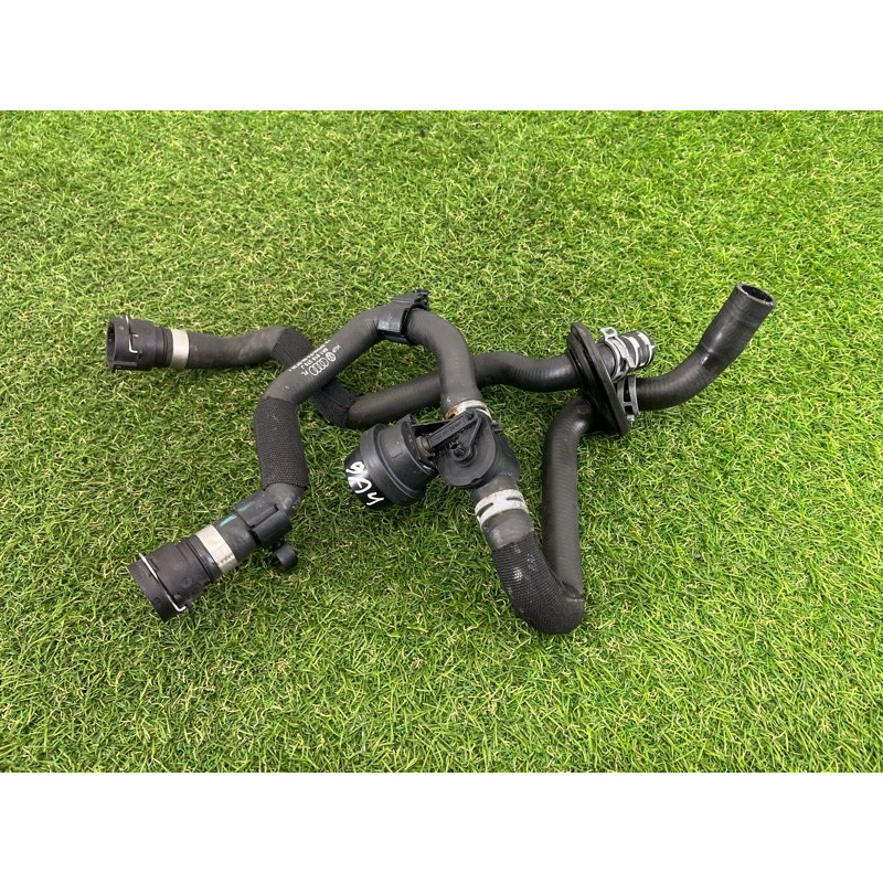 Патрубок (система охлаждения) AUDI A4 B8 2012 2.0 CAEB 8K1819371AB