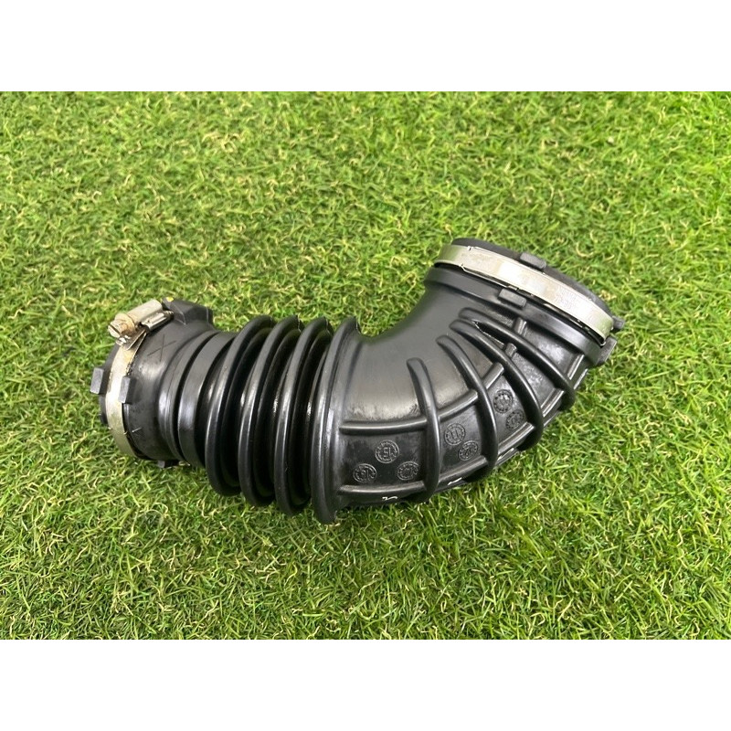 Патрубок воздушного фильтра (впускная система) AUDI A4 B8 2012 2.0 CAEB 06H129629E