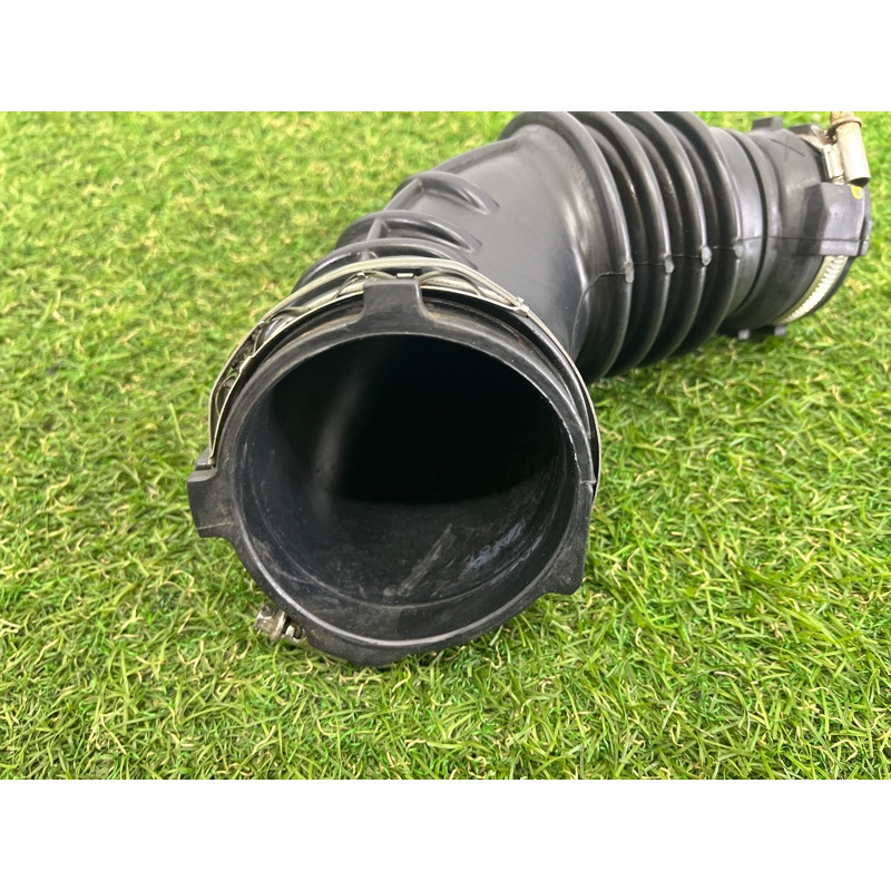 Патрубок воздушного фильтра (впускная система) AUDI A4 B8 2012 2.0 CAEB 06H129629E