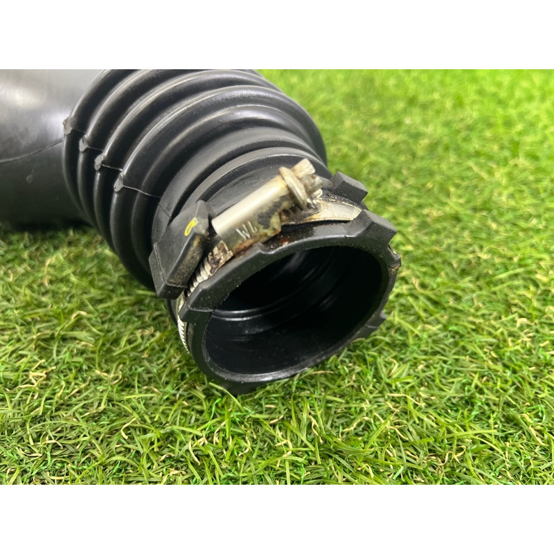 Патрубок воздушного фильтра (впускная система) AUDI A4 B8 2012 2.0 CAEB 06H129629E