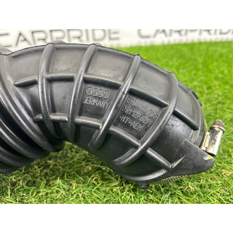 Патрубок воздушного фильтра (впускная система) AUDI A4 B8 2012 2.0 CAEB 06H129629E