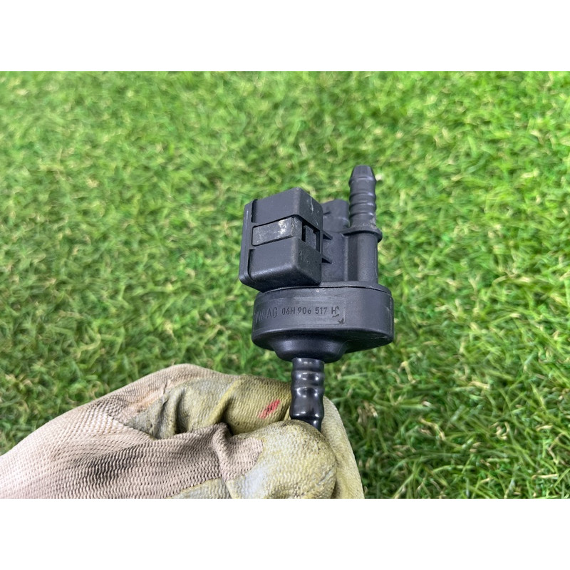 Клапан вентиляции топливного бака (топливная система) AUDI A4 B8 2012 2.0 CAEB 06H133781CB