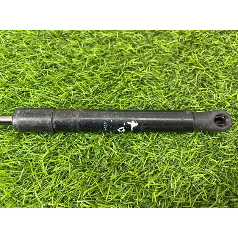 Амортизатор багажника (кузов и элементы) AUDI A4 B6 2003 1.8 BFB 4B5827552G