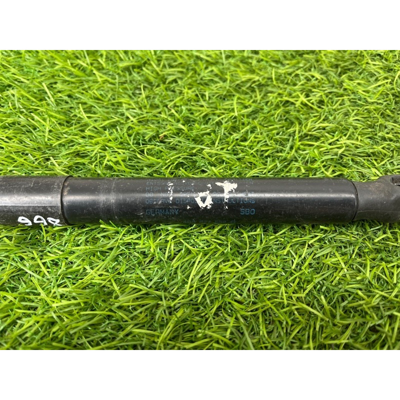 Амортизатор багажника (кузов и элементы) AUDI A4 B6 2003 1.8 BFB 4B5827552G