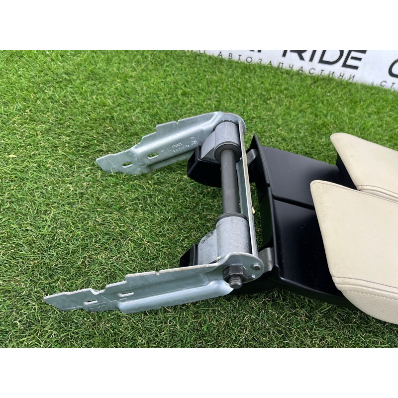 Подлокотник (салон) Volkswagen Touareg NF 2012 3.6 CGRA 7P6864207B86W