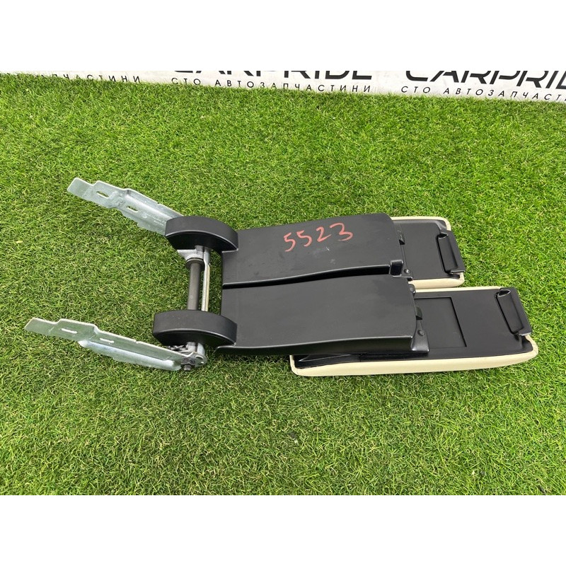 Подлокотник (салон) Volkswagen Touareg NF 2012 3.6 CGRA 7P6864207B86W