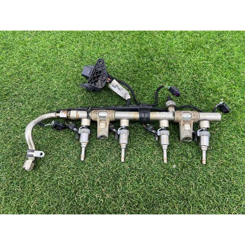 Топливная рампа (топливная система) AUDI A4 B9 2017 2.0 DBPA 06G906036