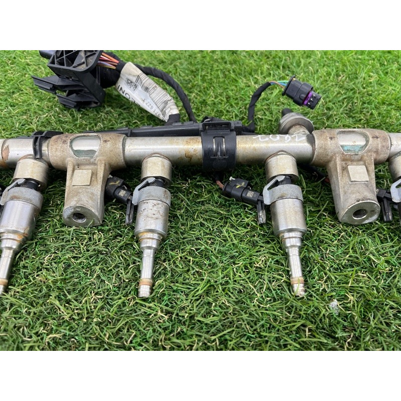 Топливная рампа (топливная система) AUDI A4 B9 2017 2.0 DBPA 06G906036