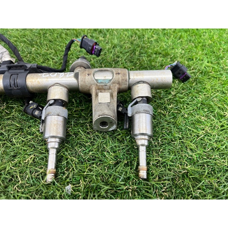 Топливная рампа (топливная система) AUDI A4 B9 2017 2.0 DBPA 06G906036