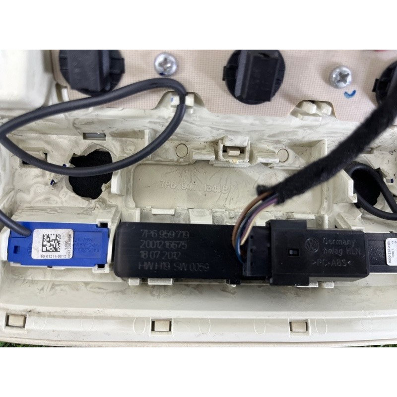 Салонний світильник (салон) Volkswagen Touareg NF 2012 3.6 CGRA 7P6947105HH67