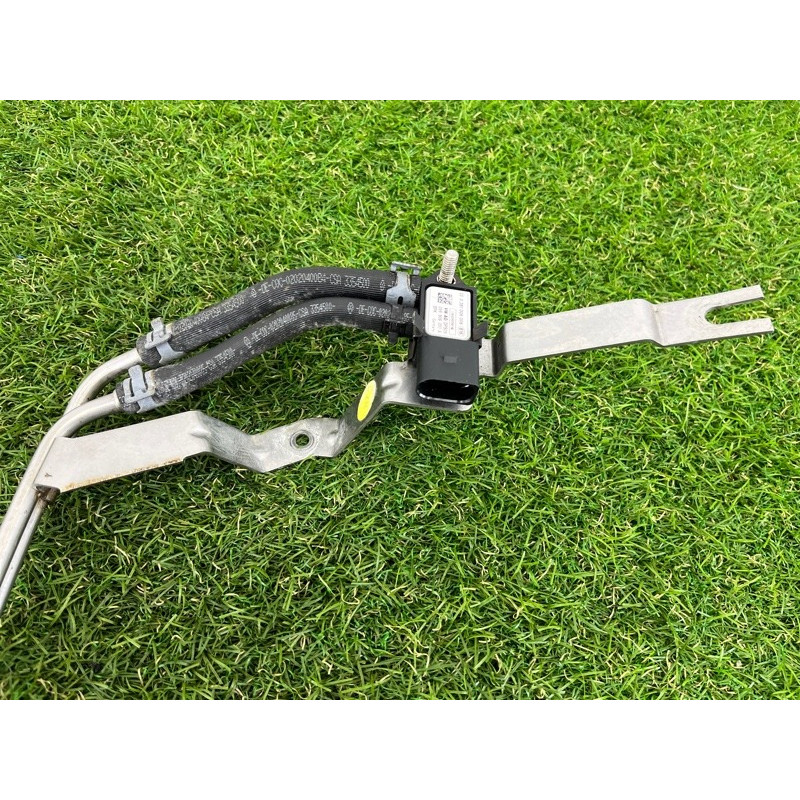 Трубка с датчиком перепада давления выхлопных газов (выпускная система) Volkswagen Touareg NF 2011 3.0 TDI 7P6131552E