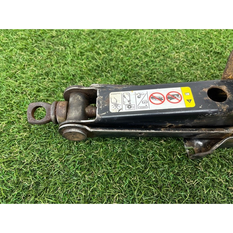 Домкрат (аксессуары) Jeep Grand Cherokee WK2 2017 3.6 68332817AA