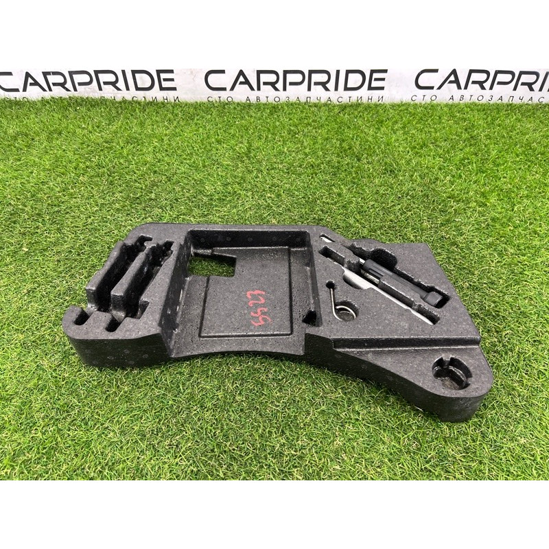 Комплект інструменту (аксессуары) Volkswagen Touareg NF 2012 3.6 CGRA 7P0012112F