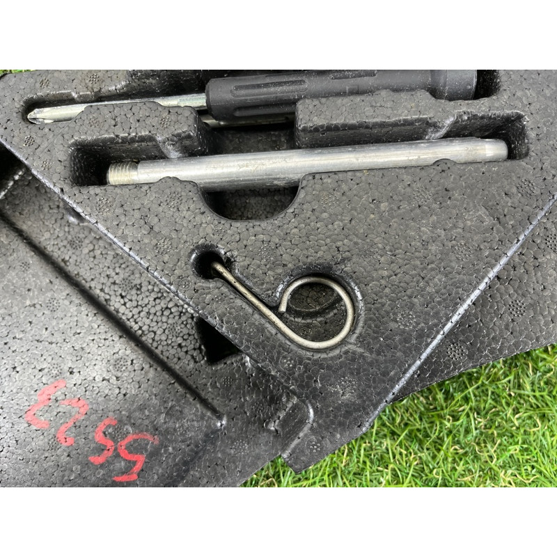 Комплект інструменту (аксессуары) Volkswagen Touareg NF 2012 3.6 CGRA 7P0012112F