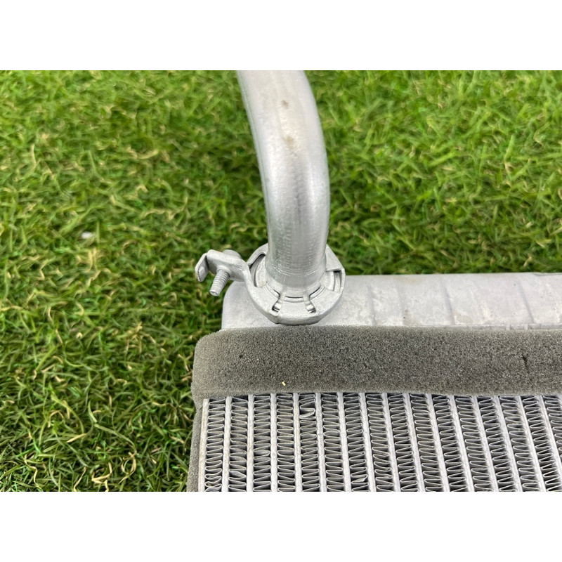 Радиатор печки (отопление и кондиционирование) Jeep Grand Cherokee WK2 2020 3.6 68079484AA