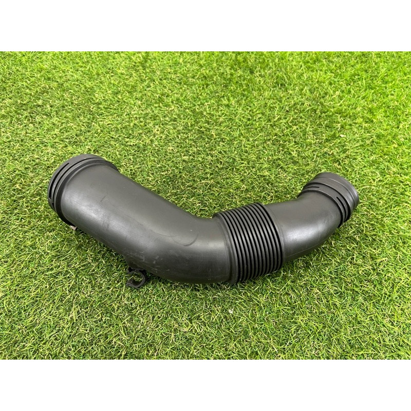 Патрубок воздушного фильтра (впускная система) Volkswagen Touareg NF 2011 3.0 TDI 7P0129627E