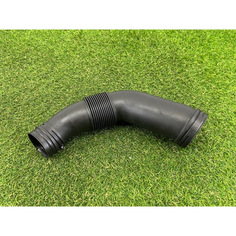 Патрубок воздушного фильтра (впускная система) Volkswagen Touareg NF 2011 3.0 TDI 7P0129627E