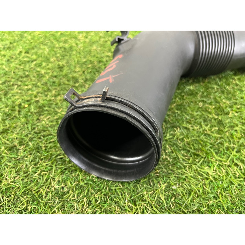 Патрубок воздушного фильтра (впускная система) Volkswagen Touareg NF 2011 3.0 TDI 7P0129627E