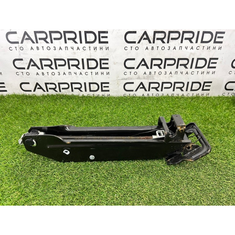 Комплект инструмента (аксессуары) Volkswagen Touareg NF 2012 3.6 CGRA 7P0011031B