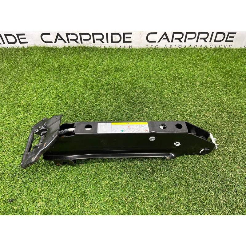 Комплект инструмента (аксессуары) Volkswagen Touareg NF 2012 3.6 CGRA 7P0011031B