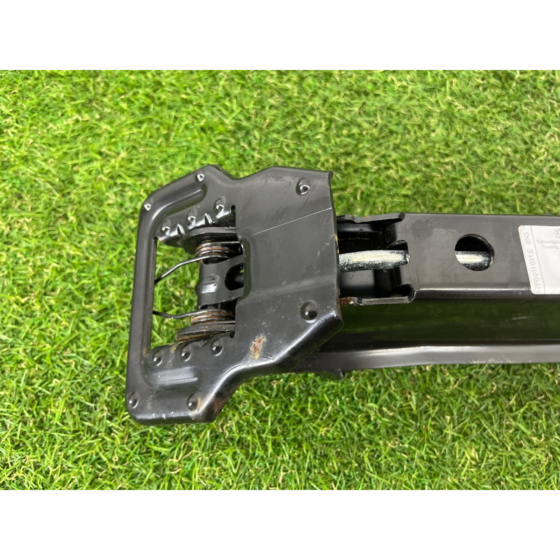 Комплект инструмента (аксессуары) Volkswagen Touareg NF 2012 3.6 CGRA 7P0011031B