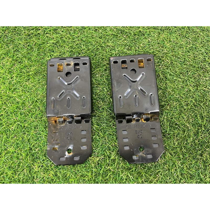 Комплект инструмента (аксессуары) Volkswagen Touareg NF 2012 3.6 CGRA 7P0011031B