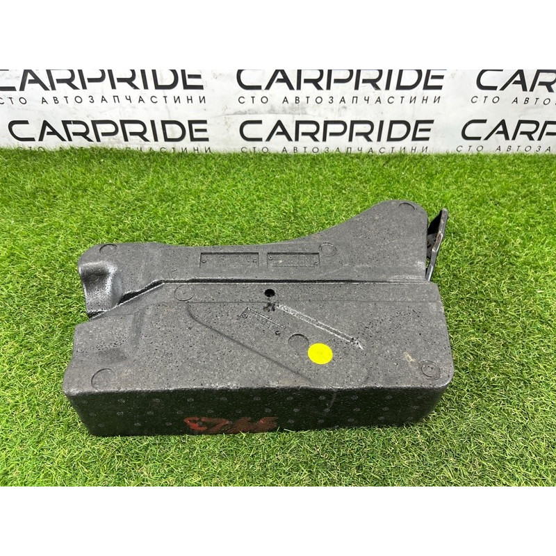 Комплект инструмента (аксессуары) Volkswagen Touareg NF 2012 3.6 CGRA 7P0011031B