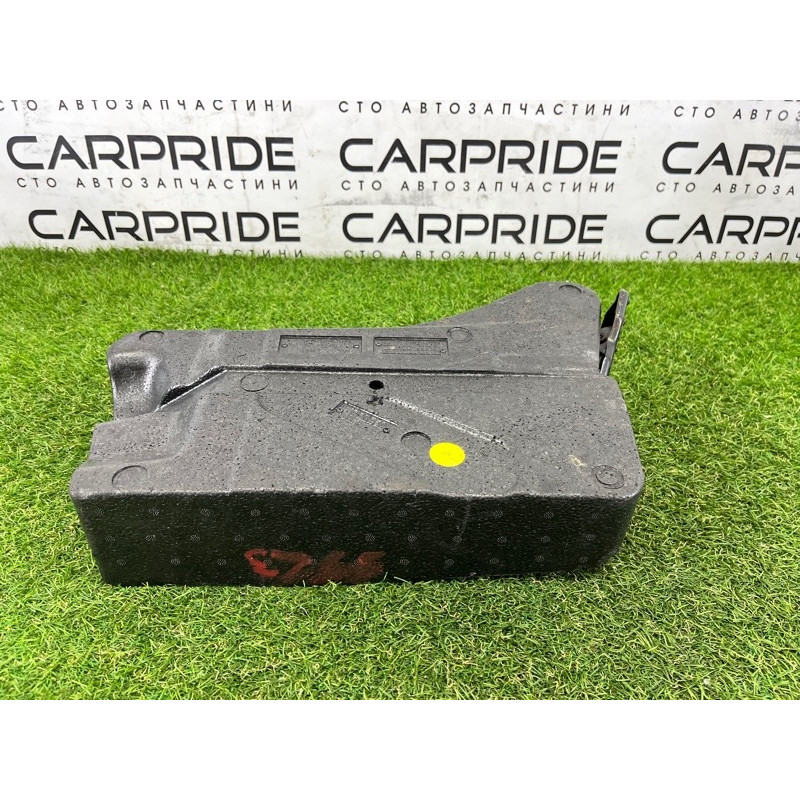 Комплект инструмента (аксессуары) Volkswagen Touareg NF 2012 3.6 CGRA 7P0011031B