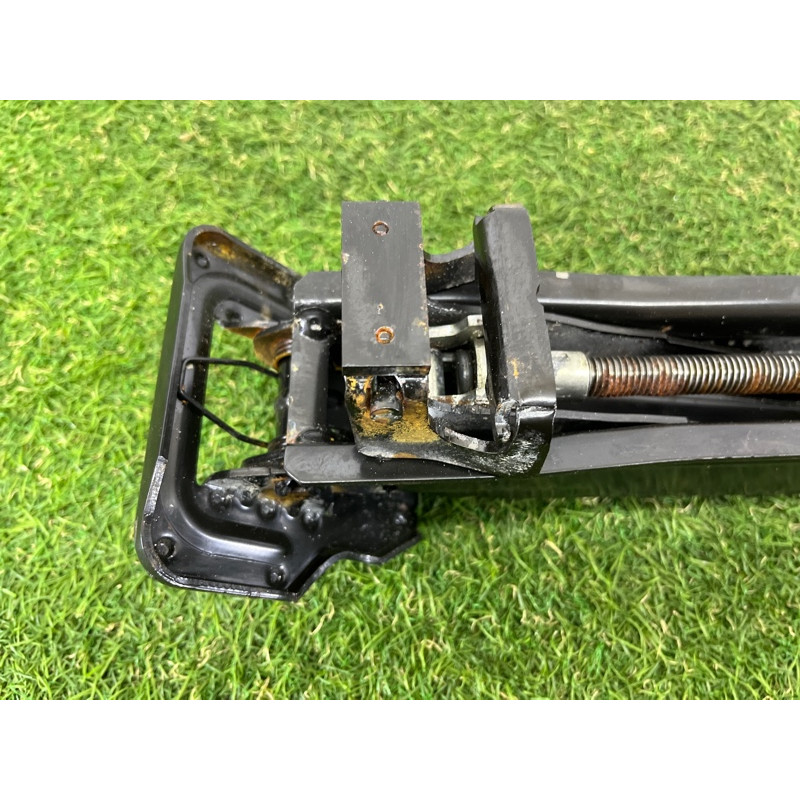 Комплект инструмента (аксессуары) Volkswagen Touareg NF 2011 3.0 TDI 7P0011031B