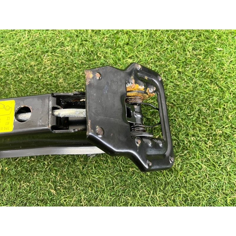 Комплект инструмента (аксессуары) Volkswagen Touareg NF 2011 3.0 TDI 7P0011031B