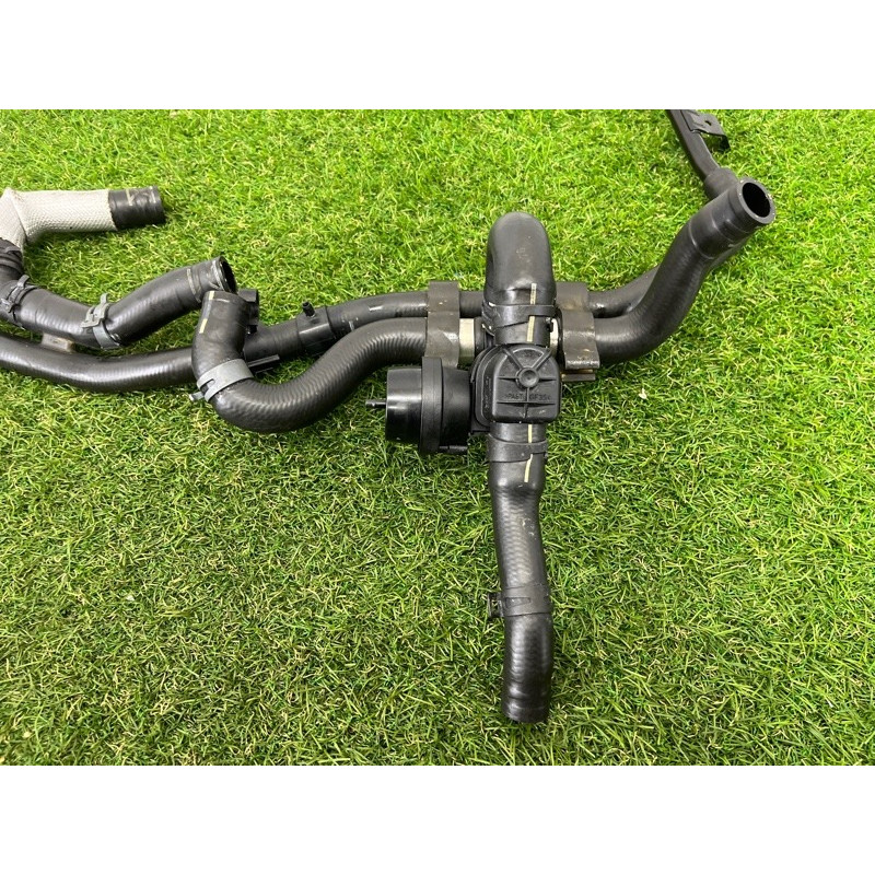 Трубка системы охлаждения (система охлаждения) Volkswagen Touareg NF 2013 3.6 7P6121156E