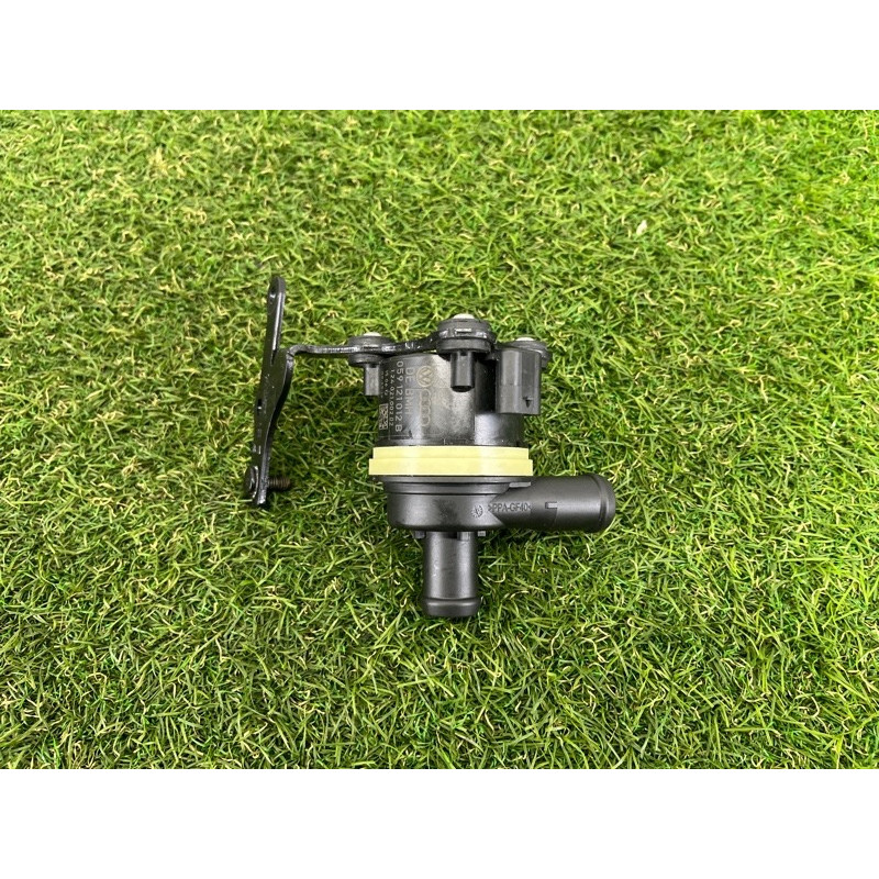 Помпа электрическая (электрика) Volkswagen Touareg NF 2013 3.6 059121012B