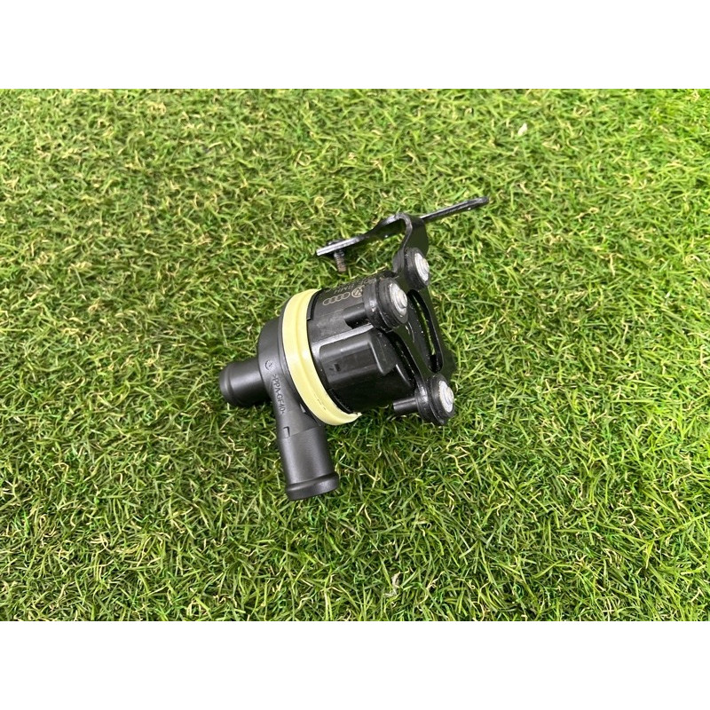 Помпа электрическая (электрика) Volkswagen Touareg NF 2013 3.6 059121012B