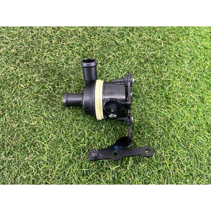 Помпа электрическая (электрика) Volkswagen Touareg NF 2013 3.6 059121012B